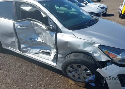 2022 Kia Rio 5-Door S z USA, uszkodzony, nr VIN 3KPA25AD9NE438785